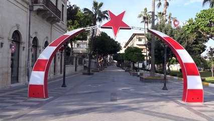 Mersin'de cadde ve sokaklar boş kaldı