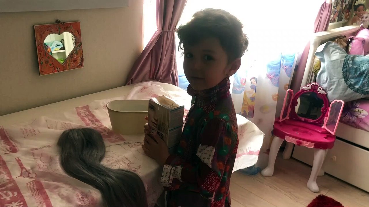 Maya are parul lung ! Cum sa intamplat ?