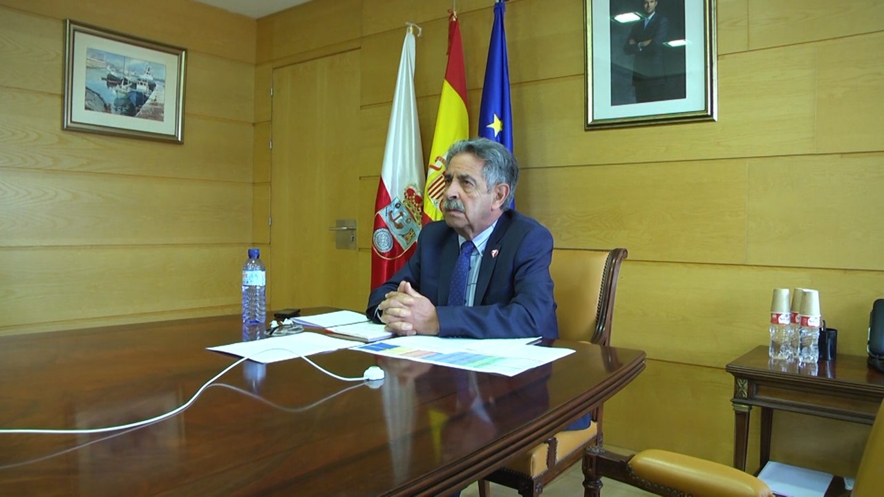 Revilla durante la reunión con los presidentes autonómicos y Sánchez