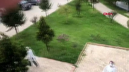 MALATYA Müzik öğretmeni, sağlıkçılara balkondan ut çaldı