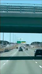 Un avion atterrit en urgence sur une autoroute au Québec