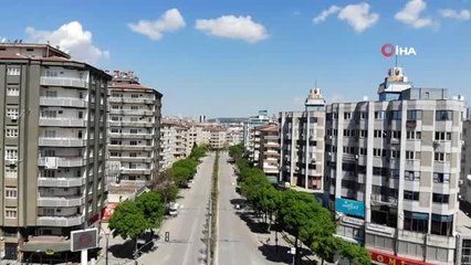 Sokaklar boş ama onlar görev başında