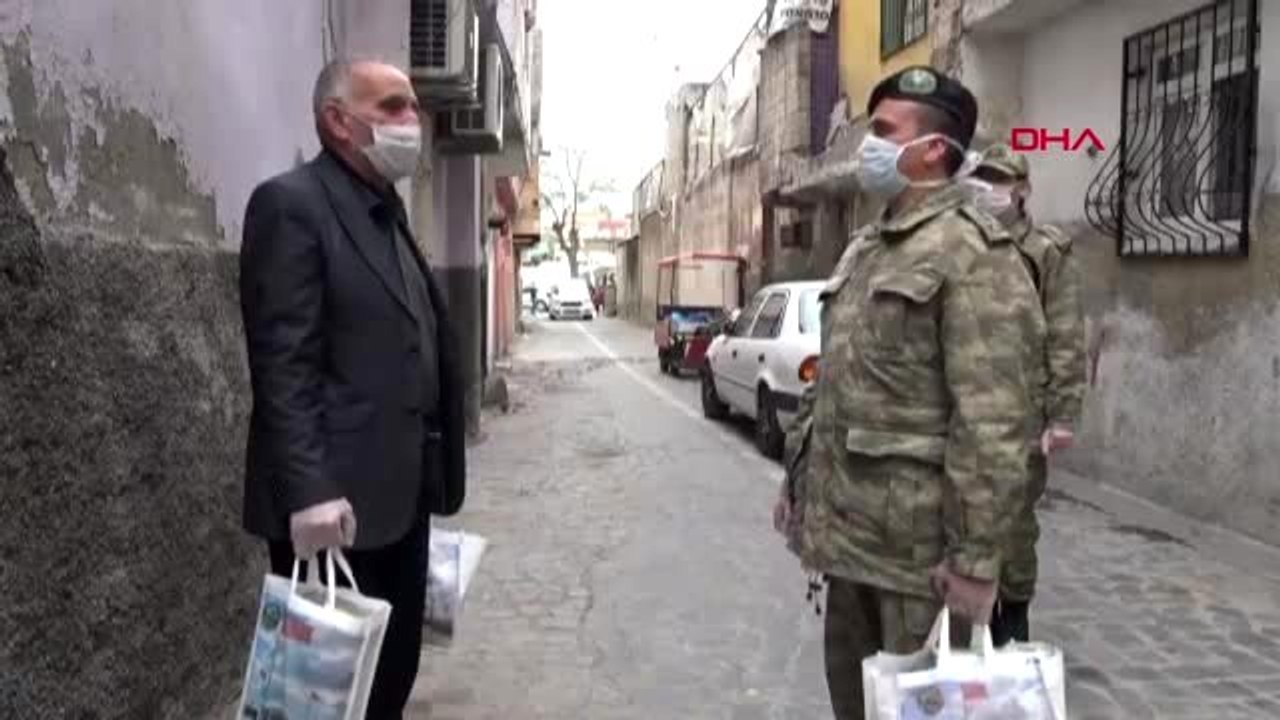 ANKARA MSB: Mehmetçik gıda malzemesi ulaştırmaya devam ediyor