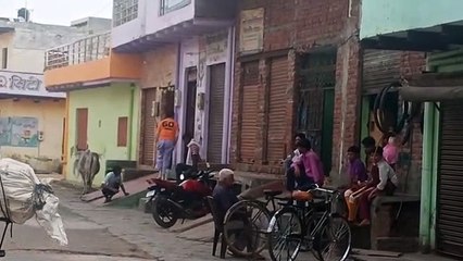 प्रशासन की आंखों में धूल‌ झोकं किया जा रहा लॉक डाउन का उल्लंघन