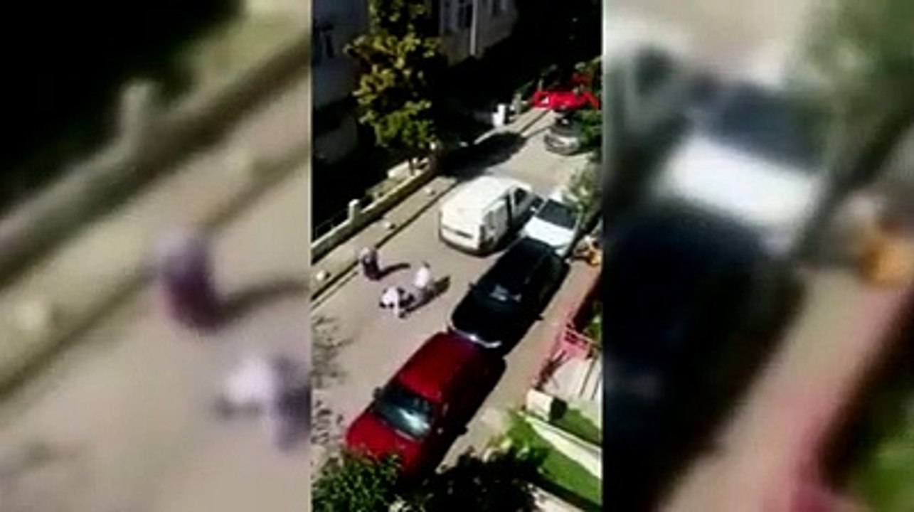 Sokakta satış yapan fırıncılar kavga etti