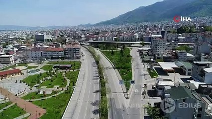 Bursa trafiğinin en yoğun yaşandığı caddeler bomboş kaldı