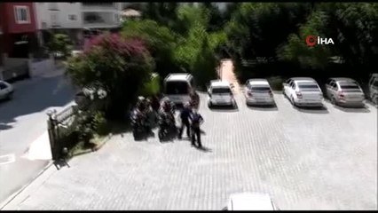 Polisten küçük kız çocuğuna doğum günü sürprizi