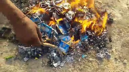 दुकानदार ने किया सराहनीय कार्य, दुकान पर रखा गुटका जलाया