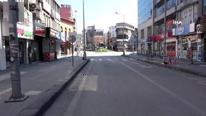 Sokağa çıkma kısıtlamasında halka mini konser verdiler