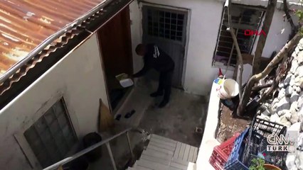 Evde kalanlara dondurma ikram etti