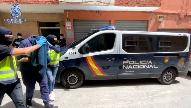 Detención policial de tres hombres, entre ellos Abdel-Majed Abdel Bary, el pasado 21 de abril en Almería.