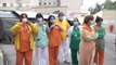 Minuto de silencio de los sanitarios a la hora de los aplausos en las puertas de los hospitales