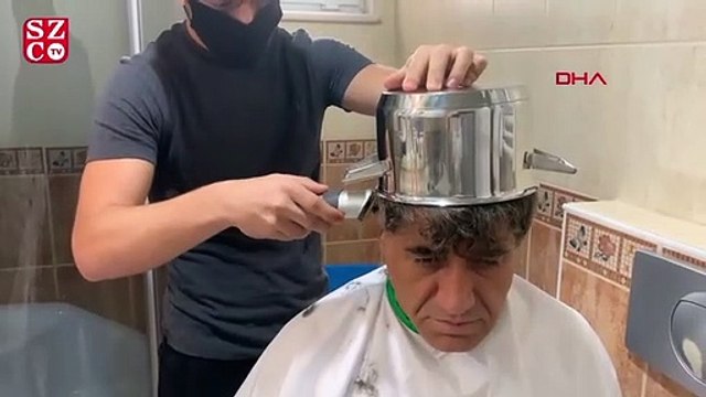 Aydın Aydın, 'Anadolu tas tıraşı' önerdi, şarkı söyleyerek saçını kestirdi