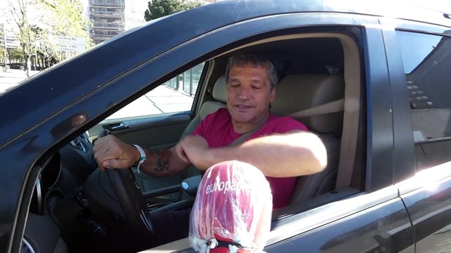 Gustavo González y María Lapiedra regresan a casa con su hija Mía