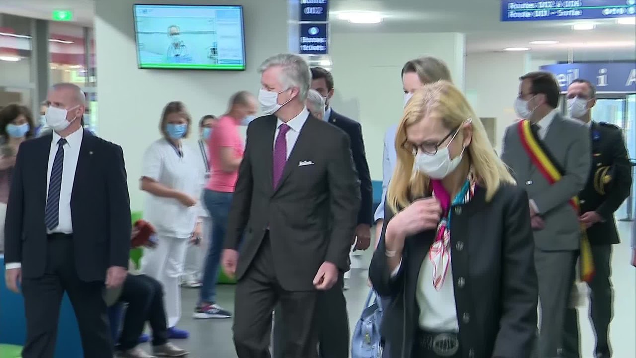 Coronavirus: le Roi Philippe et la reine Mathilde en visite à l'hôpital de la Citadelle de Liège (1/2)