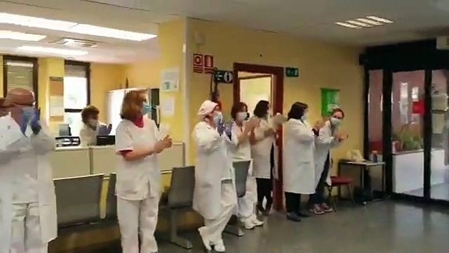 Hastaneye ücretsiz hasta taşıyan taksiciye sağlık çalışanlarından sürpriz