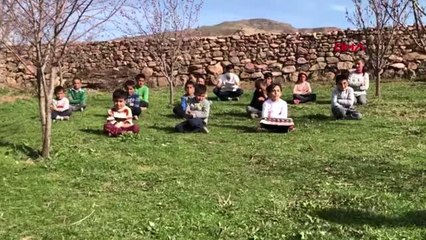 Doğubayazıt'ta çocuklar ilk kez doğum günü kutladı