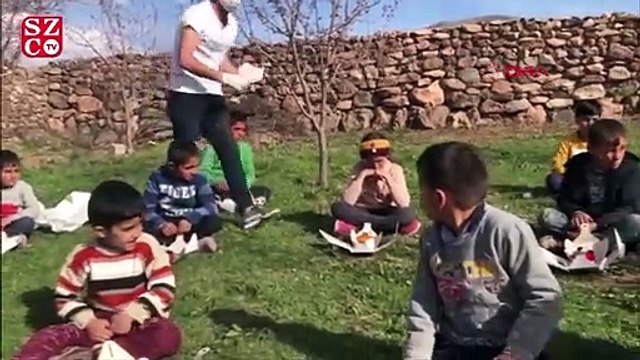 Doğubayazıt'ta çocuklar ilk kez doğum günü kutladı