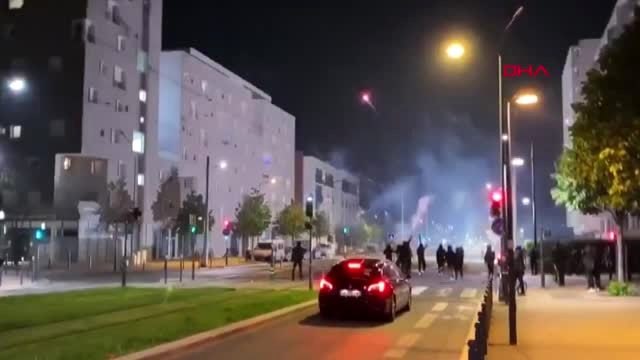 Koronavirüs Fransa'yı karıştırdı Göstericilerle polis arasında arbede yaşandı