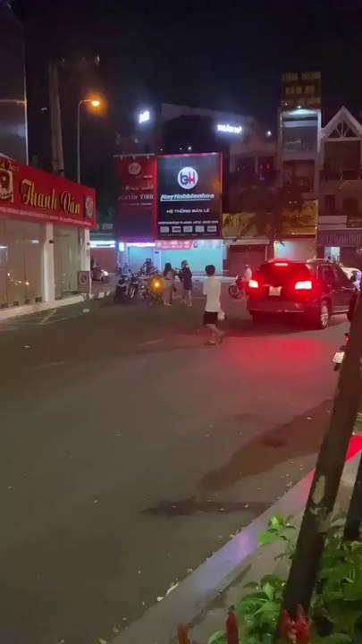 Tối qua ở ngã 4 Chợ Đình, Thủ Dầu Một, Bình Dương có "đóng phim" căng cực 