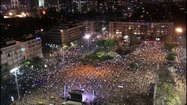 À Tel-Aviv, près de 2000 Israéliens manifestent en tentant de respecter les les mesures de distanciation