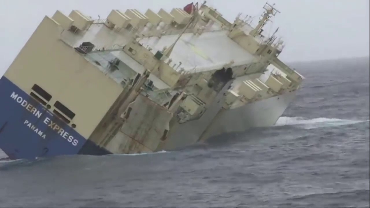 Big Ships Crashing, having accidents Compilation