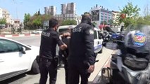 Antalya'da eski koca dehşeti...Eski eşi tarafından bıçakla darp edilen kadını polis ekipleri kurtardı