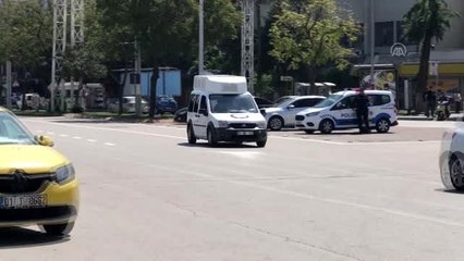 Polis, sürücü ve yolculara maske dağıttı