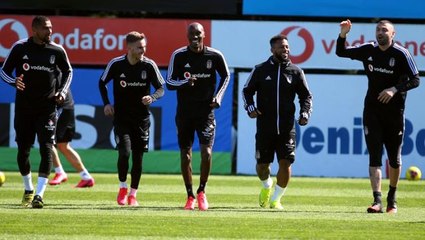 Beşiktaşlı futbolcular 1 aylık aranın ardından sahada antrenmanlara başladı