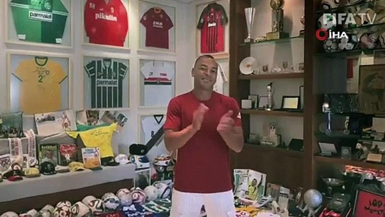 Pele, Maradona, Zidane, Carlos gibi yıldızlar sağlık çalışanlarını alkışladı
