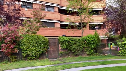 Heróis nos hospitais, indesejados em casa