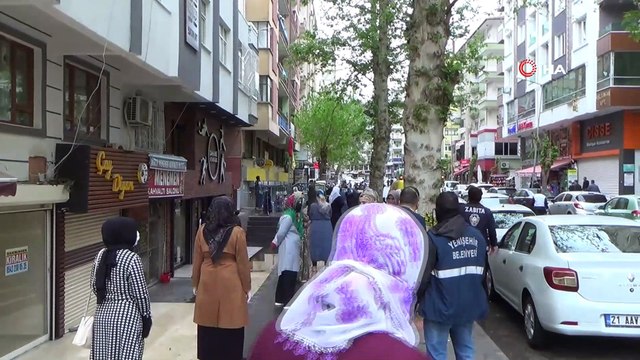 Sokağa çıkma kısıtlaması bitti, vatandaşlar alışverişe çıktı