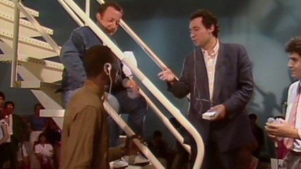 La rencontre improbable entre Michael Jordan et Coluche à CANAL+ en août 1985