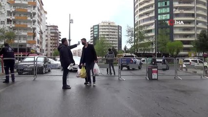 Sokağa çıkma kısıtlaması bitti, vatandaşlar alışverişe çıktı