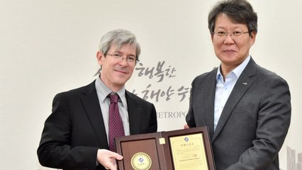 [부산] 기생충 영어자막 달시 파켓 명예시민 위촉 / YTN