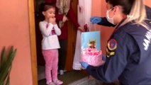 Jandarmadan 4 yaşındaki Ece'ye doğum günü sürprizi