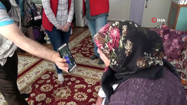 Doğum günü sürprizi yapılan 78 yaşındaki Pembe ninenin mutluluk gözyaşları