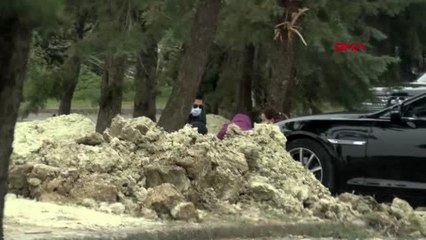 EBRU ŞALLI OĞLUNUN MEZARINI ZİYARET ETTİ