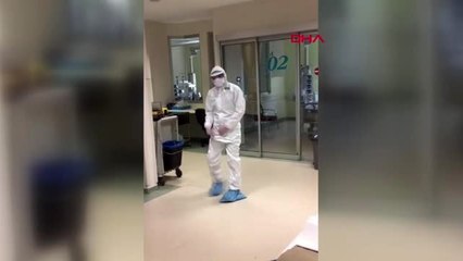 KORONAVİRÜS HASTASINDA İYİLEŞME GÖREN DOKTORUN DANSLI SEVİNCİ