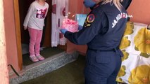 Jandarmadan 4 yaşındaki Ece'ye doğum günü sürprizi