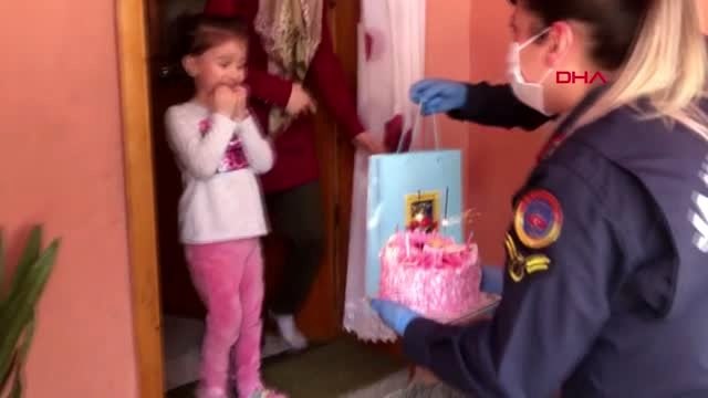 Jandarmadan 4 yaşındaki Ece'ye doğum günü sürprizi