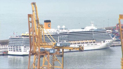 Desembarcan 168 cruceristas españoles en Barcelona tras un mes sin pisar tierra