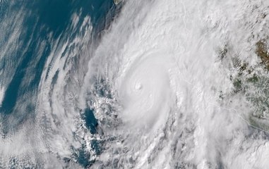 Khabar Cut2Cut: Thousands evacuates as Hurricane Willa approaches in Mexico