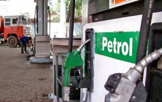 Speed News: Petrol pumps to remain shut in Delhi on Monday
