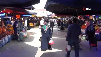 Bursa'da vatandaşlar pazara akın etti