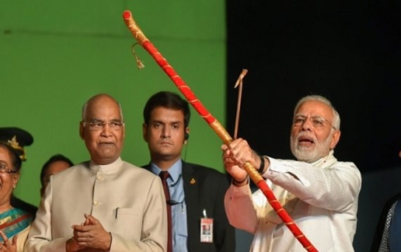Dussehra 2018: PM Modi set effigy of Ravana to blaze at Ramlila Maidan in Delhi