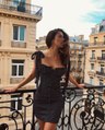 Iris Mittenaere se dévoile plus ravissante que jamais dans une belle robe !