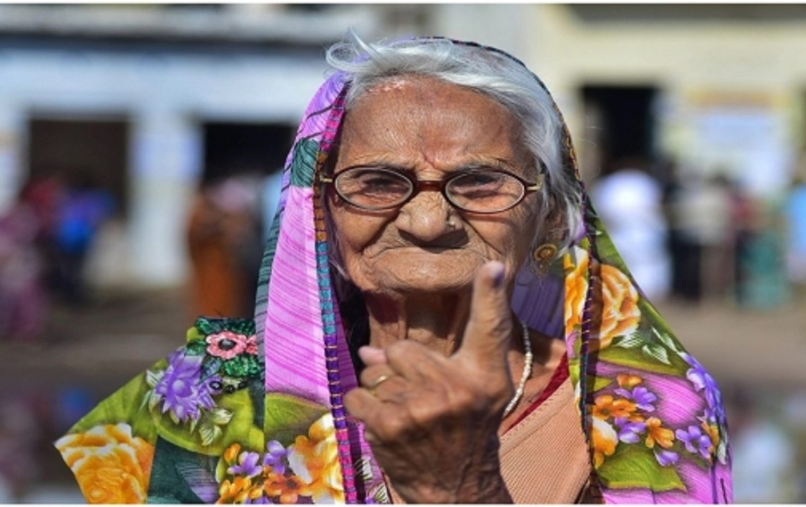 Lok Sabha Polls: Senior citizens show the way