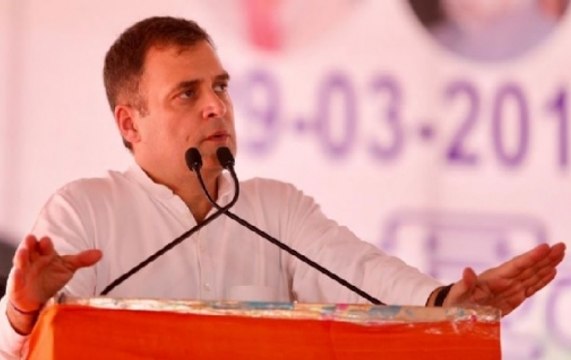 Muslim League welcomes Rahul Gandhi with green flags