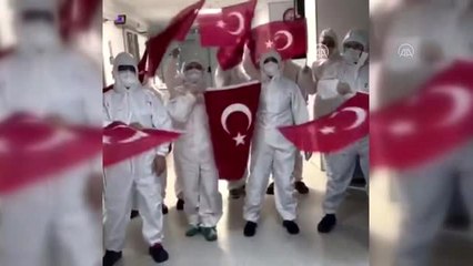Sağlık çalışanlarından yoğum bakımda 23 Nisan kutlaması